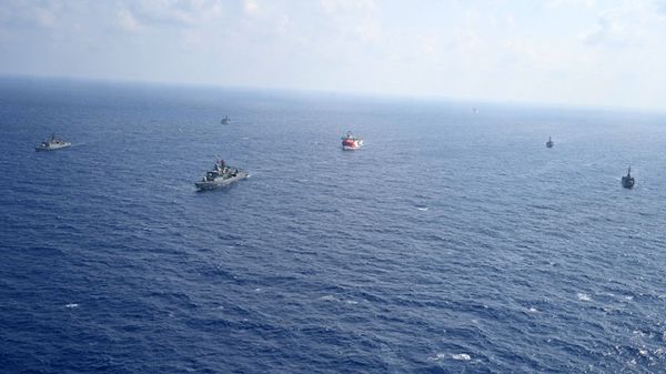 In this photo provided by the Turkish Defense Ministry, Turkey's research vessel, Oruc Reis, in red and white, is surrounded by Turkish navy vessels as it was heading in the west of Antalya on the Mediterranean, Turkey, Monday, Aug 10, 2020. - Sputnik International