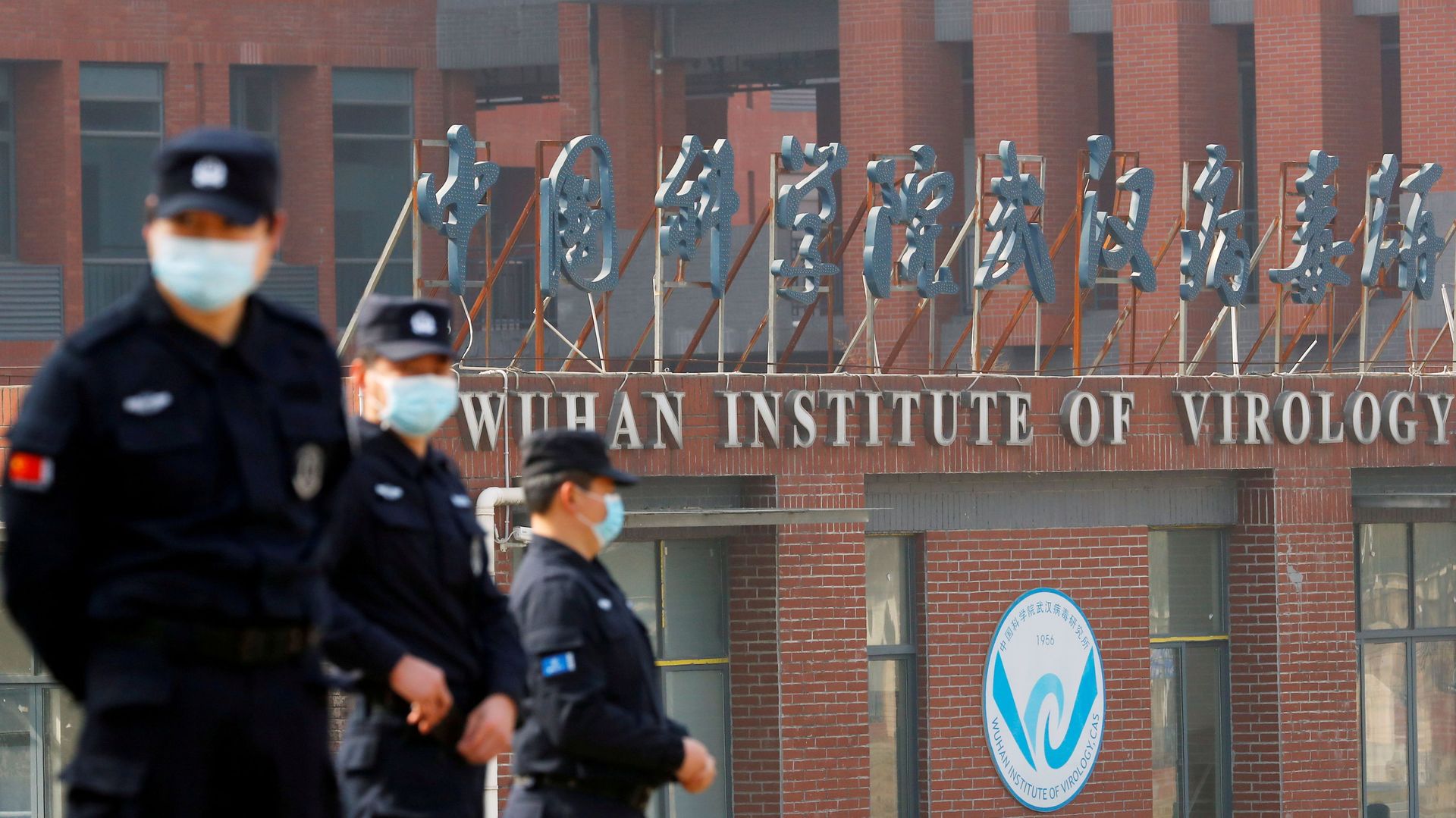 Security personnel keep watch outside the Wuhan Institute of Virology during the visit by the World Health Organization (WHO) team tasked with investigating the origins of the coronavirus disease (COVID-19), in Wuhan, Hubei province, China February 3, 2021. Security personnel keep watch outside the Wuhan Institute of Virology during the visit by the World Health Organization (WHO) team tasked with investigating the origins of the coronavirus disease (COVID-19), in Wuhan, Hubei province, China February 3, 2021. - Sputnik International, 1920, 30.06.2021