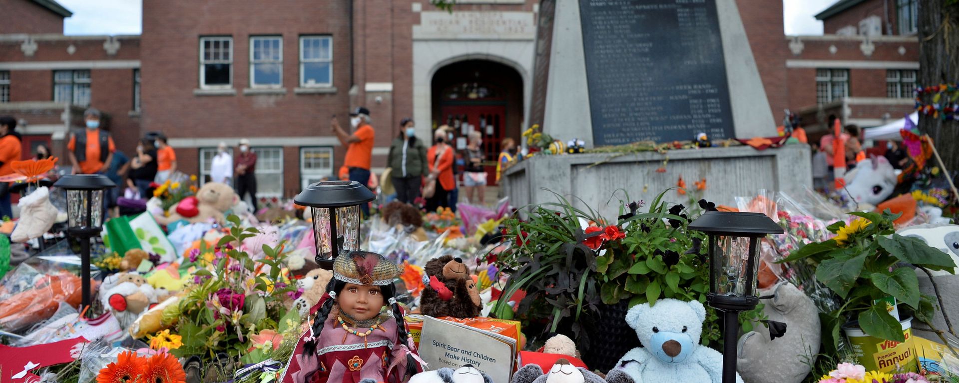 A memorial on the grounds of the former Kamloops Indian Residential School is seen in Kamloops, British Columbia, Canada, 5 June 2021 - Sputnik International, 1920, 10.07.2021