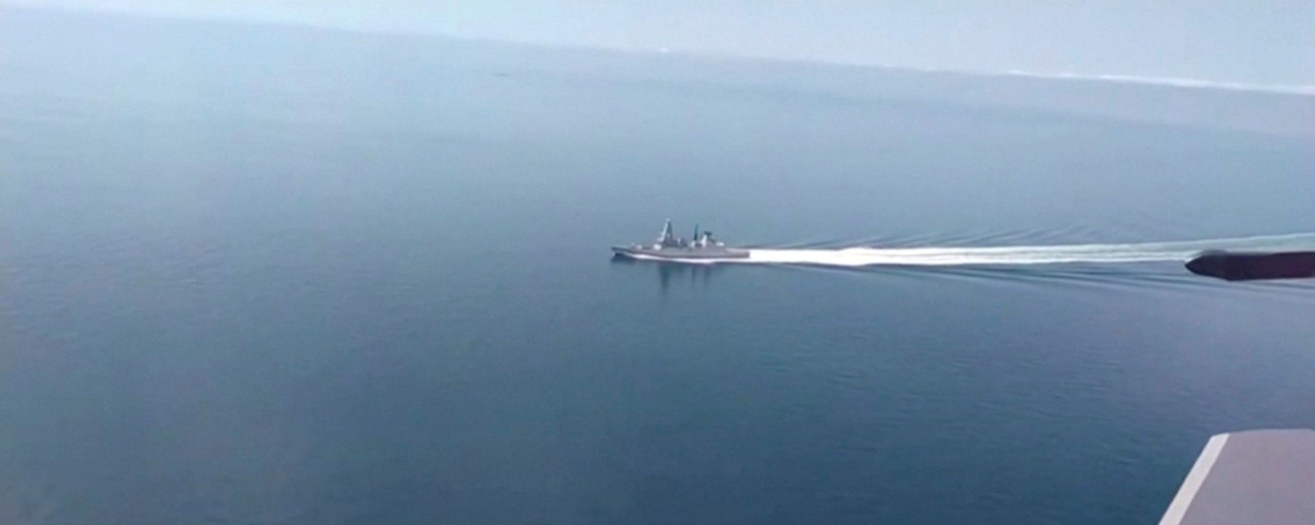A still image taken from a video released by Russia's Defence Ministry allegedly shows British Royal Navy's Type 45 destroyer HMS Defender filmed from a Russian military aircraft in the Black Sea, June 23, 2021 - Sputnik International, 1920, 26.06.2021