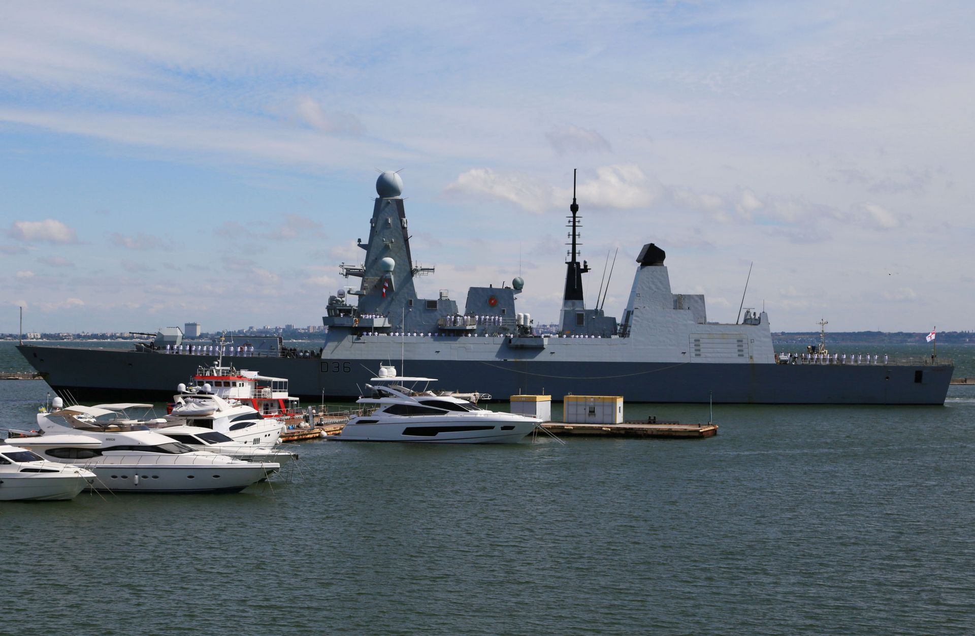 UK Defence Ministry 'Very Sorry' After Secret Documents on HMS Defender Provocation Left at Bus Stop - Sputnik International, 1920, 29.06.2021