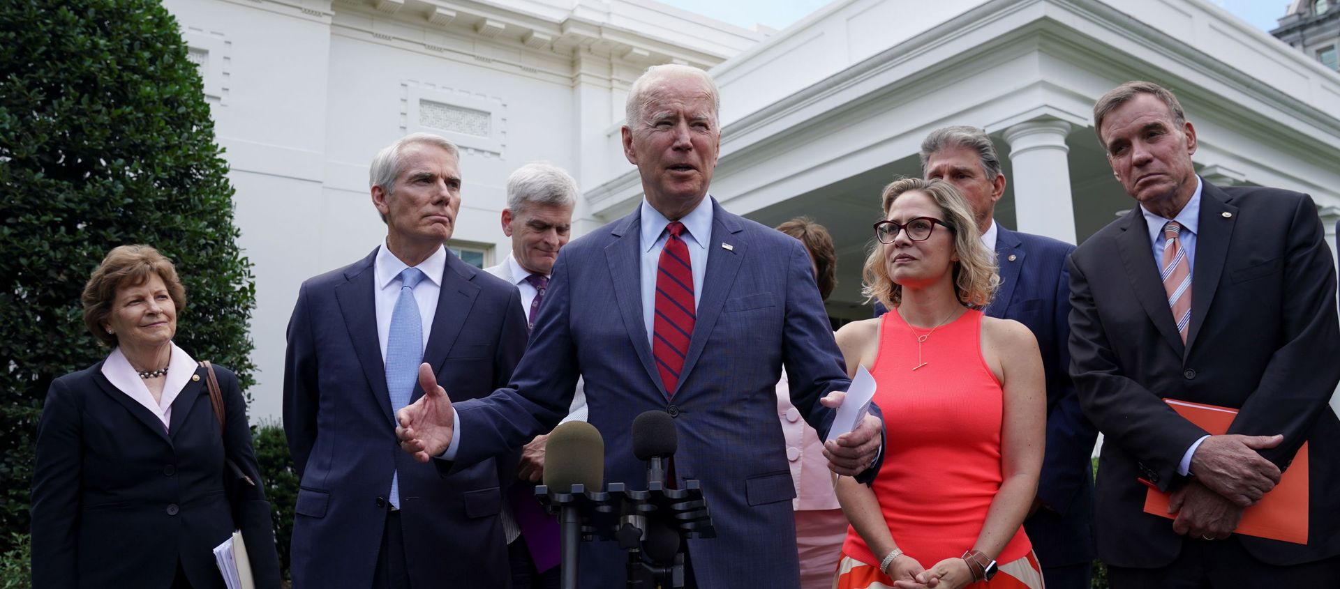 U.S. President Joe Biden speaks following a bipartisan meeting with U.S. senators about the proposed framework for the infrastructure bill, at the White House in Washington, U.S., June 24, 2021. - Sputnik International, 1920, 24.06.2021