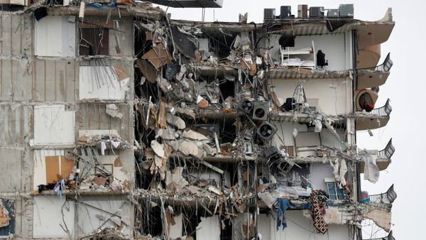 A building that partially collapsed is seen in Surfside, near Miami Beach, Florida, U.S., June 24, 2021. - Sputnik International