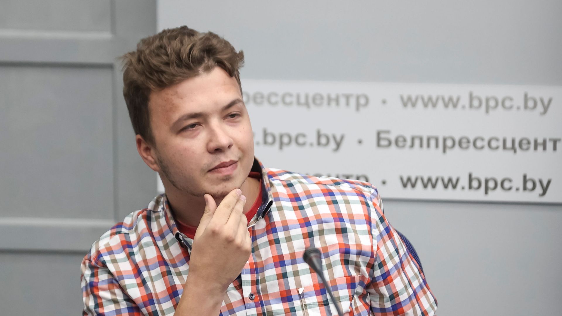 Jailed Belarus journalist Roman Protasevich takes part in a press conference about the forced landing of the Ryanair passenger plane on which he was travelling, in Minsk, Belarus June 14, 2021 Jailed Belarus journalist Roman Protasevich takes part in a press conference about the forced landing of the Ryanair passenger plane on which he was travelling, in Minsk, Belarus June 14, 2021 - Sputnik International, 1920, 25.06.2021