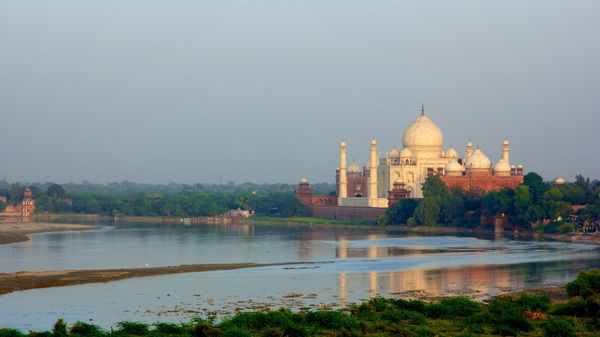 Taj Mahal on the banks of the Yamuna River - Sputnik International
