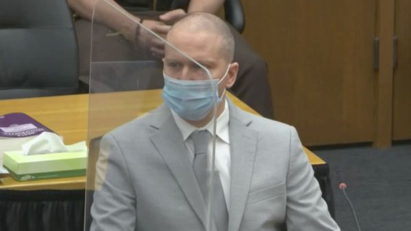 Former Minneapolis police officer Derek Chauvin listens to victim statements on June 25, 2021, from the family of George Floyd as he awaits his sentencing for murder in the death of Floyd in Minneapolis, Minnesota. - Sputnik International