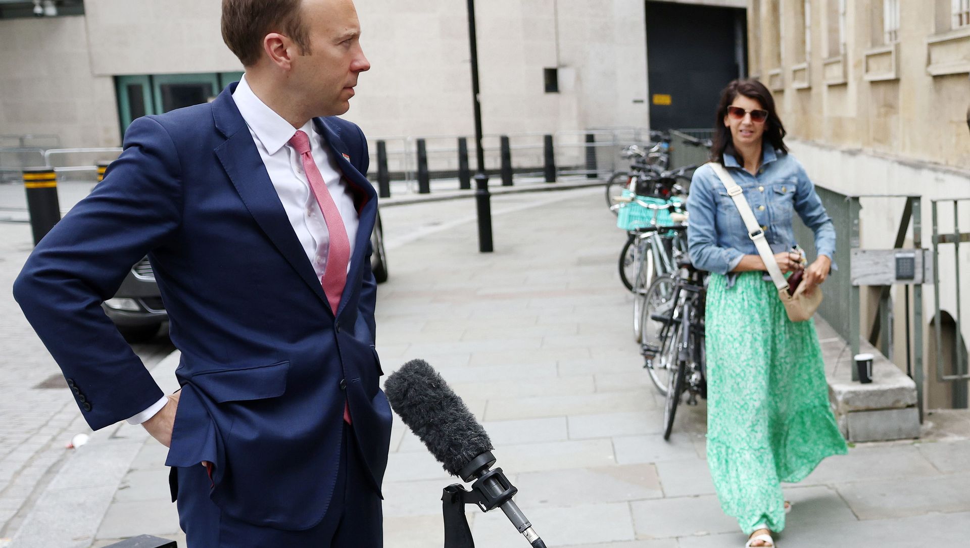 Britain's Health Secretary Matt Hancock and Gina Coladangelo stand outside the BBC headquarters in London, Britain, June 6, 2021. Britain's Health Secretary Matt Hancock and Gina Coladangelo stand outside the BBC headquarters in London, Britain, June 6, 2021. - Sputnik International, 1920, 26.06.2021
