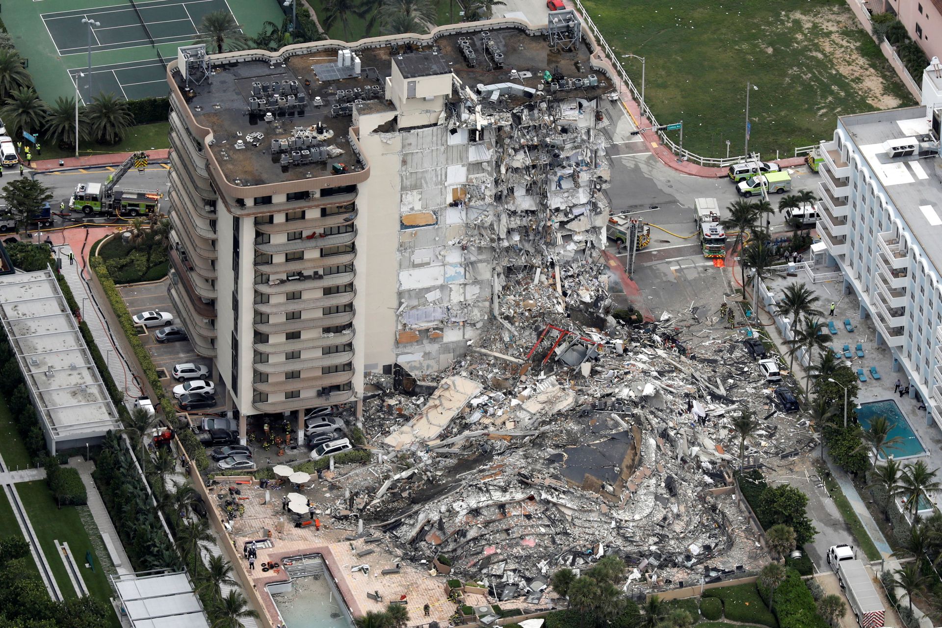Death Toll in Surfside Building Collapse Up to 5, 156 Still Unaccounted For Death Toll in Surfside Building Collapse Up to 5, 156 Still Unaccounted For - Sputnik International, 1920, 26.06.2021