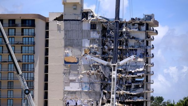 Search and rescue personnel continue searching for victims days after a residential building partially collapsed in Surfside near Miami Beach, Florida, U.S., 27 June 2021. Search and rescue personnel continue searching for victims days after a residential building partially collapsed in Surfside near Miami Beach, Florida, U.S., 27 June 2021. - Sputnik International