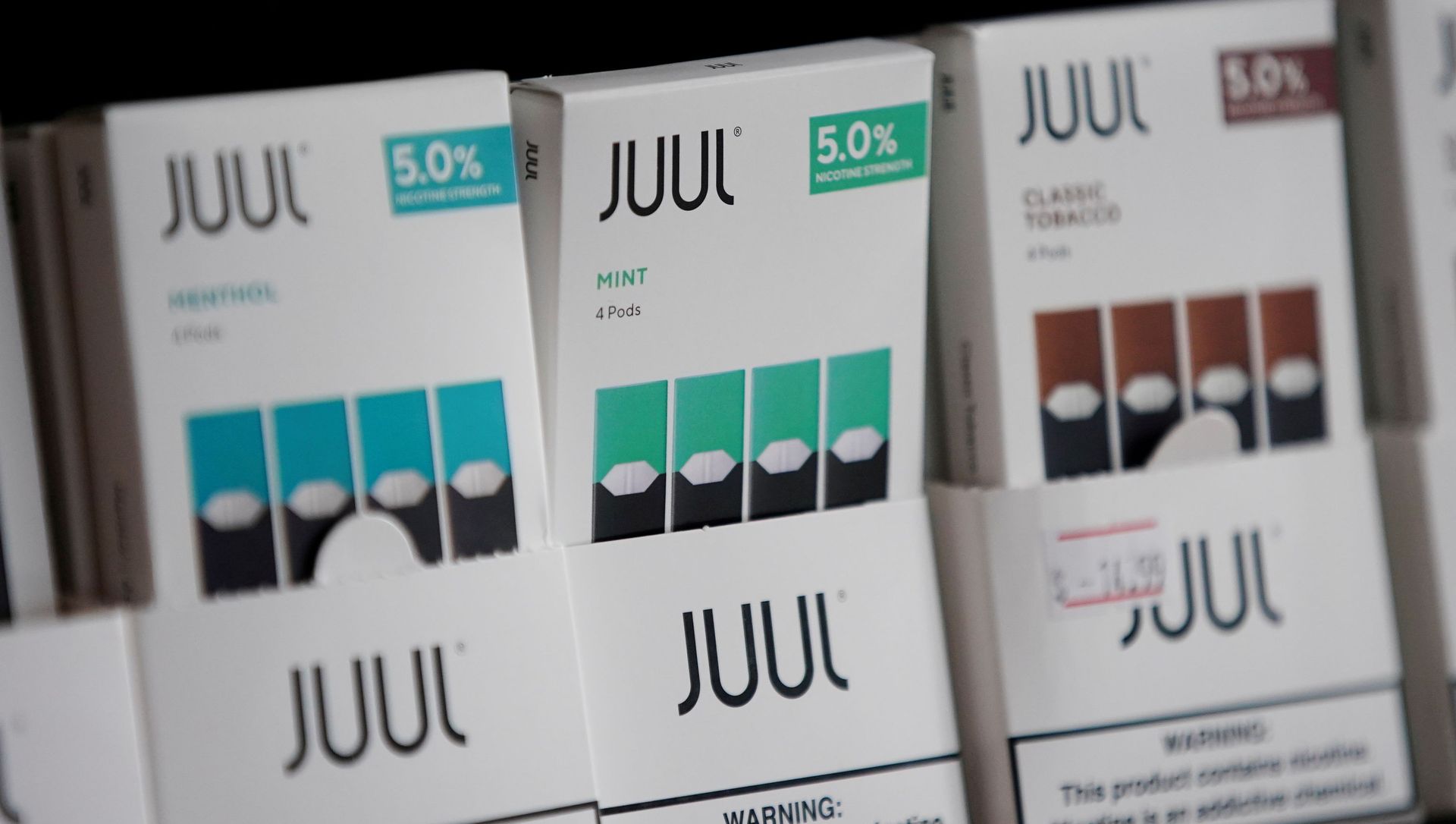 Juul brand vape cartridges are pictured for sale at a shop in Atlanta, Georgia, U.S., September 26, 2019 Juul brand vape cartridges are pictured for sale at a shop in Atlanta, Georgia, U.S., September 26, 2019 - Sputnik International, 1920, 28.06.2021