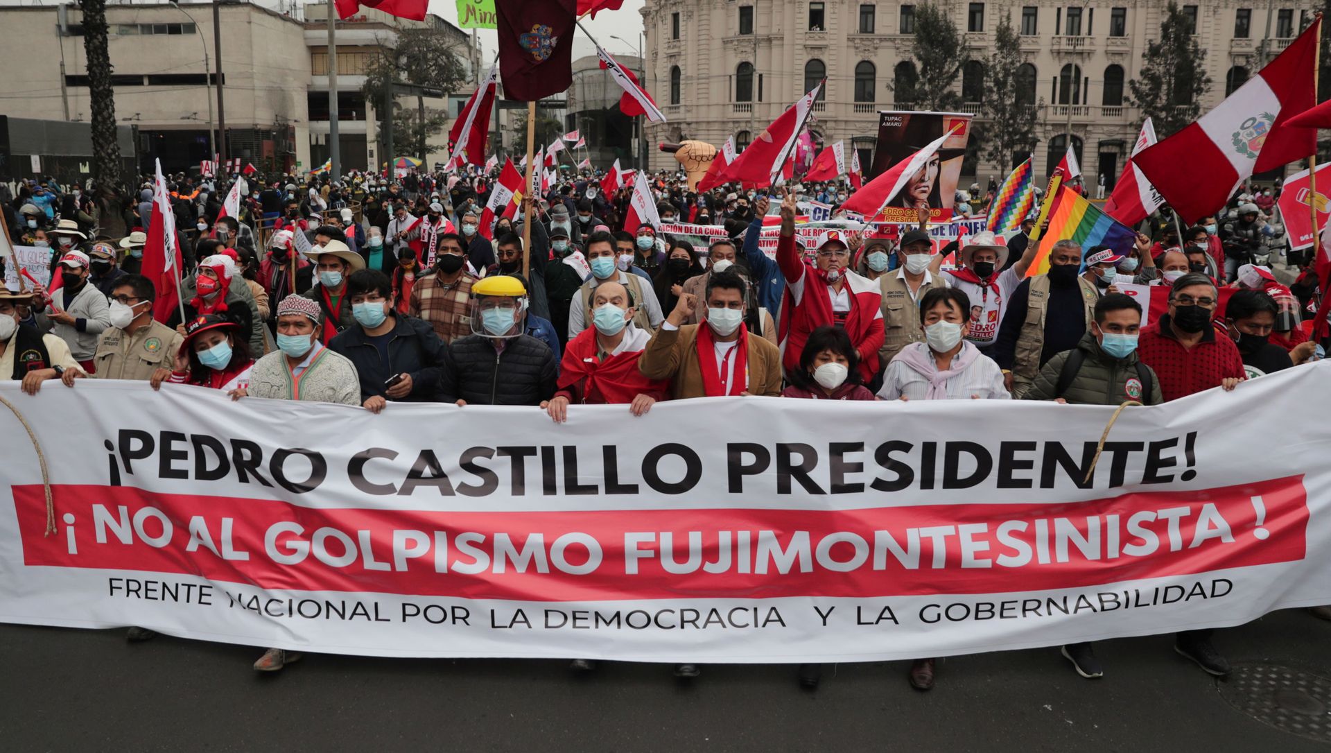 Supporters of Peru's presidential candidate Pedro Castillo hold a banner reading President Pedro Castillo. No to the Fujimori/Montesinos coup in Lima, Peru June 26, 2021. Supporters of Peru's presidential candidate Pedro Castillo hold a banner reading President Pedro Castillo. No to the Fujimori/Montesinos coup in Lima, Peru June 26, 2021. - Sputnik International, 1920, 19.07.2021