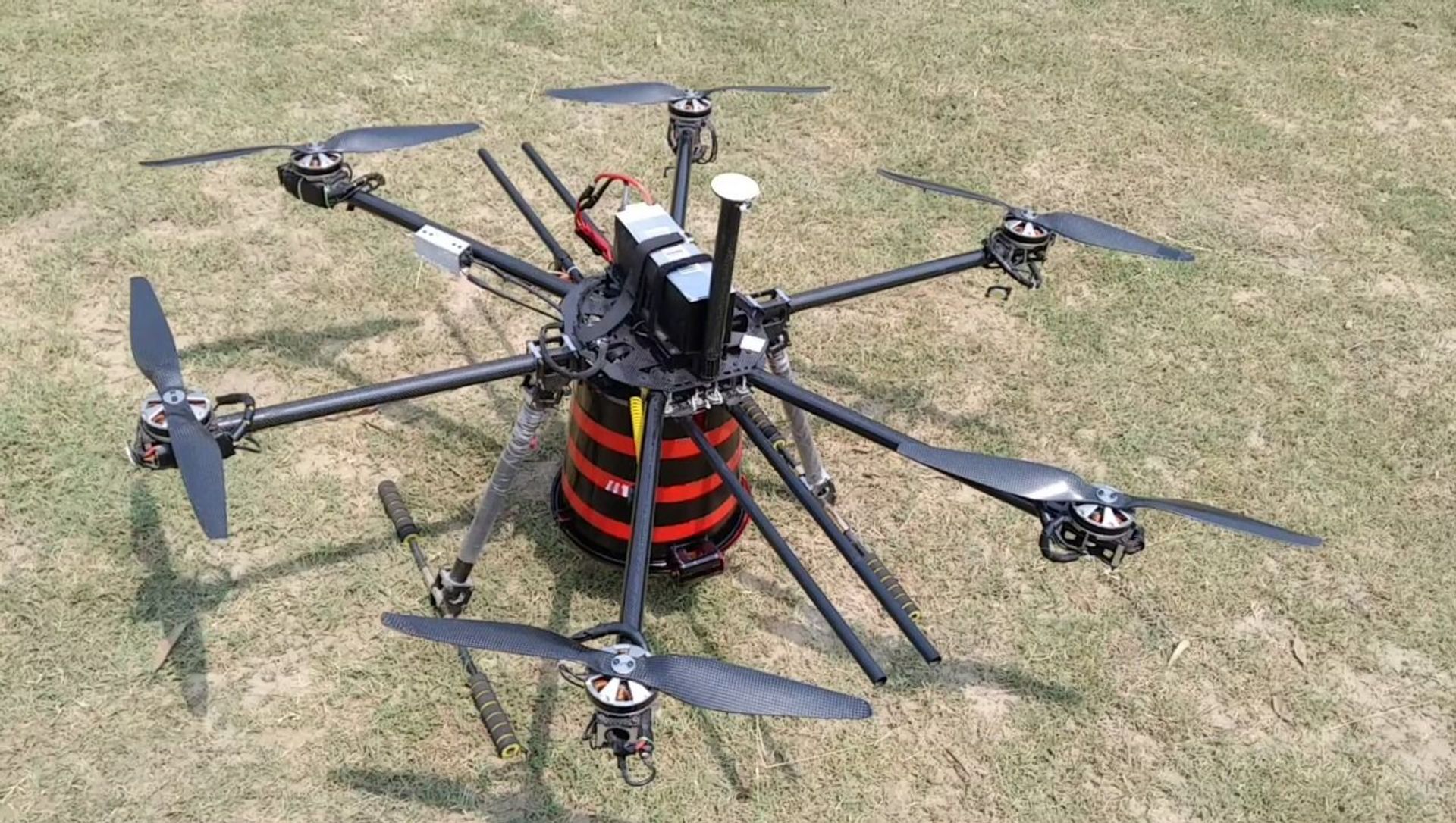 Indigenous Drone Equipped with Multipurpose Air-Drop System, Developed by Indian Scientist Milind Raj Indigenous Drone Equipped with Multipurpose Air-Drop System, Developed by Indian Scientist Milind Raj - Sputnik International, 1920, 30.06.2021