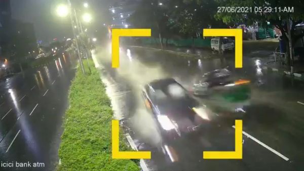 Audi car driven at reckless speed by drunk driver hit an auto killing one. The incident took place near Inorbit Mall under Cyberabad was captured on CCTV - Sputnik International