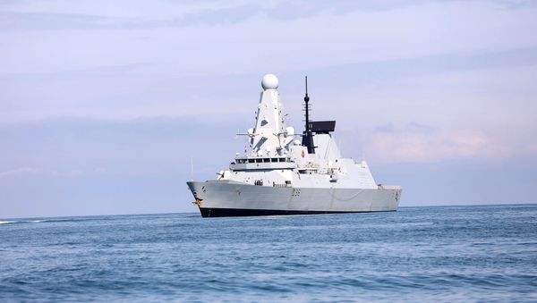 The British Royal Navy warship HMS Defender approaches the Black Sea port of Batumi, Georgia, June 26, 2021 - Sputnik International