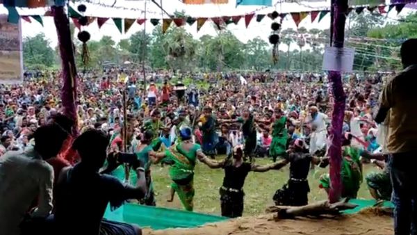 Bastar is seen as an area of violent conflict, but it is also the home of inspiring nonviolent movements. Here people are remembering 17 adivasis killed by the security forces on 28 June 2012 in Sarkeguda - Sputnik International