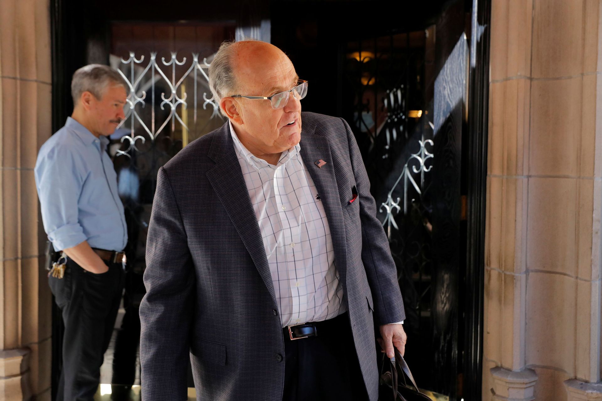 Former New York City Mayor Rudy Giuliani exits his apartment building after his law license was suspended in Manhattan in New York City, New York, U.S., June 24, 2021 Former New York City Mayor Rudy Giuliani exits his apartment building after his law license was suspended in Manhattan in New York City, New York, U.S., June 24, 2021 - Sputnik International, 1920, 07.09.2021
