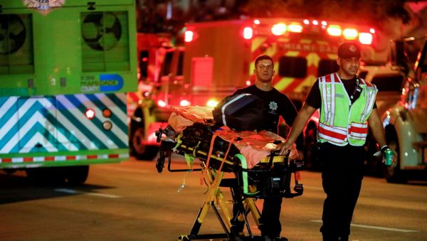 Emergency personnel work at the scene of a partial building collapse in Surfside near Miami Beach, Florida, U.S., June 24, 2021 - Sputnik International