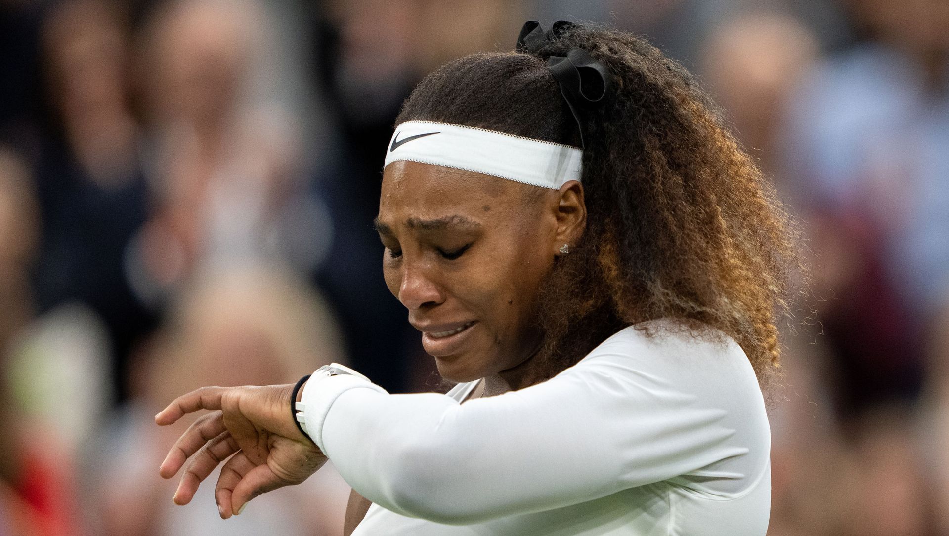 Tennis - Wimbledon - All England Lawn Tennis and Croquet Club, London, Britain - June 29, 2021 Serena Williams of the U.S. reacts after sustaining an injury before retiring from her first round match against Belarus' Aliaksandra Sasnovich Tennis - Wimbledon - All England Lawn Tennis and Croquet Club, London, Britain - June 29, 2021 Serena Williams of the U.S. reacts after sustaining an injury before retiring from her first round match against Belarus' Aliaksandra Sasnovich - Sputnik International, 1920, 30.06.2021