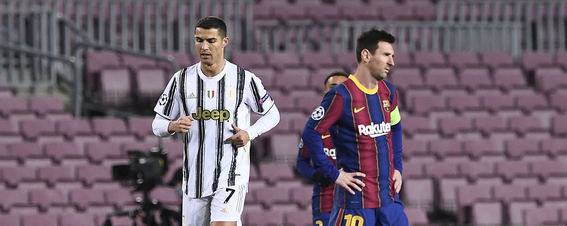 Juventus' Portuguese forward Cristiano Ronaldo (L) walks past Barcelona's Argentinian forward Lionel Messi during the UEFA Champions League group G football match between Barcelona and Juventus at the Camp Nou stadium in Barcelona on December 8, 2020 Juventus' Portuguese forward Cristiano Ronaldo (L) walks past Barcelona's Argentinian forward Lionel Messi during the UEFA Champions League group G football match between Barcelona and Juventus at the Camp Nou stadium in Barcelona on December 8, 2020 - Sputnik International, 1920, 12.08.2021