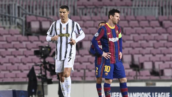 Juventus' Portuguese forward Cristiano Ronaldo (L) walks past Barcelona's Argentinian forward Lionel Messi during the UEFA Champions League group G football match between Barcelona and Juventus at the Camp Nou stadium in Barcelona on December 8, 2020 Juventus' Portuguese forward Cristiano Ronaldo (L) walks past Barcelona's Argentinian forward Lionel Messi during the UEFA Champions League group G football match between Barcelona and Juventus at the Camp Nou stadium in Barcelona on December 8, 2020 - Sputnik International
