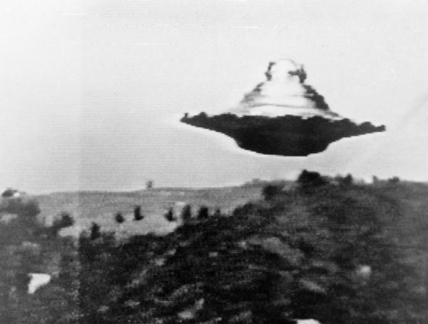 In this picture, a UFO is seen above the Swiss Alps.  - Sputnik International