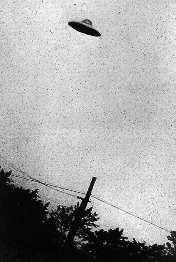 One of the most famous fake photos of an alleged UFO over New Jersey, US. - Sputnik International