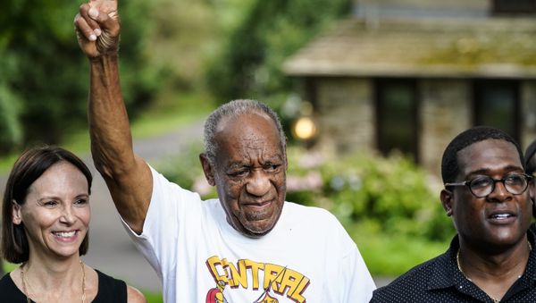 Bill Cosby during a news conference outside his home in Elkins Park, Pa., Wednesday, June 30, 2021, after being released from prison - Sputnik International