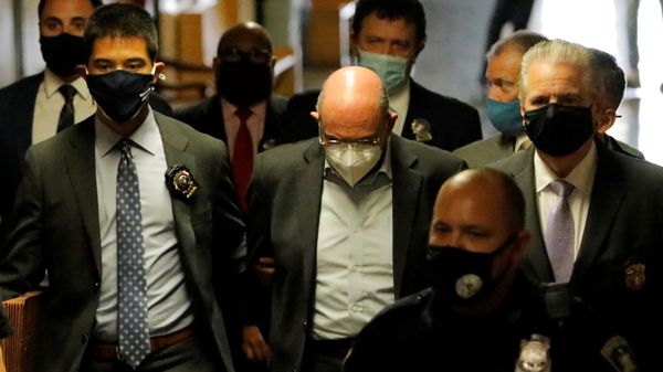 Trump Organization chief financial officer Allen Weisselberg is escorted as he attends his arraignment hearing in the New York State Supreme Court in the Manhattan borough of New York City, New York, U.S., July 1, 2021. REUTERS/Andrew Kelly - Sputnik International