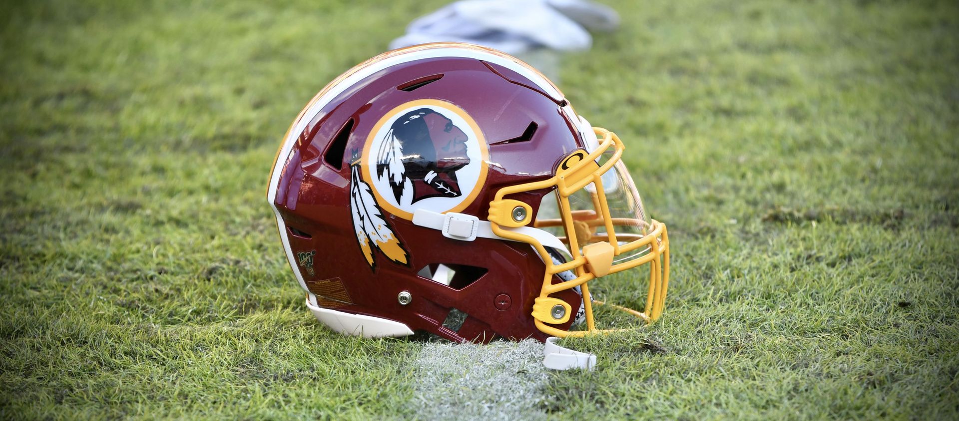 A Washington Redskins helmet (2019), prior to the renaming of the DC football team.  - Sputnik International, 1920, 09.07.2021