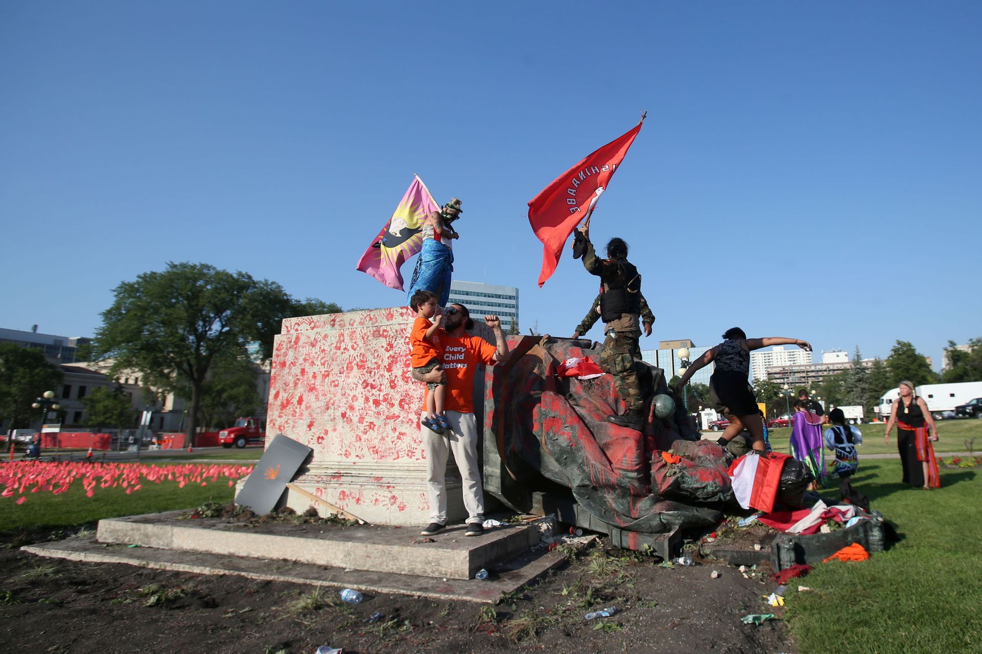 A defaced statue of Queen Victoria lies after being toppled during a rally, following the discovery of the remains of hundreds of children at former indigenous residential schools, outside the provincial legislature on Canada Day in Winnipeg, Manitoba, Canada July 1, 2021. A defaced statue of Queen Victoria lies after being toppled during a rally, following the discovery of the remains of hundreds of children at former indigenous residential schools, outside the provincial legislature on Canada Day in Winnipeg, Manitoba, Canada July 1, 2021. - Sputnik International, 1920, 07.09.2021