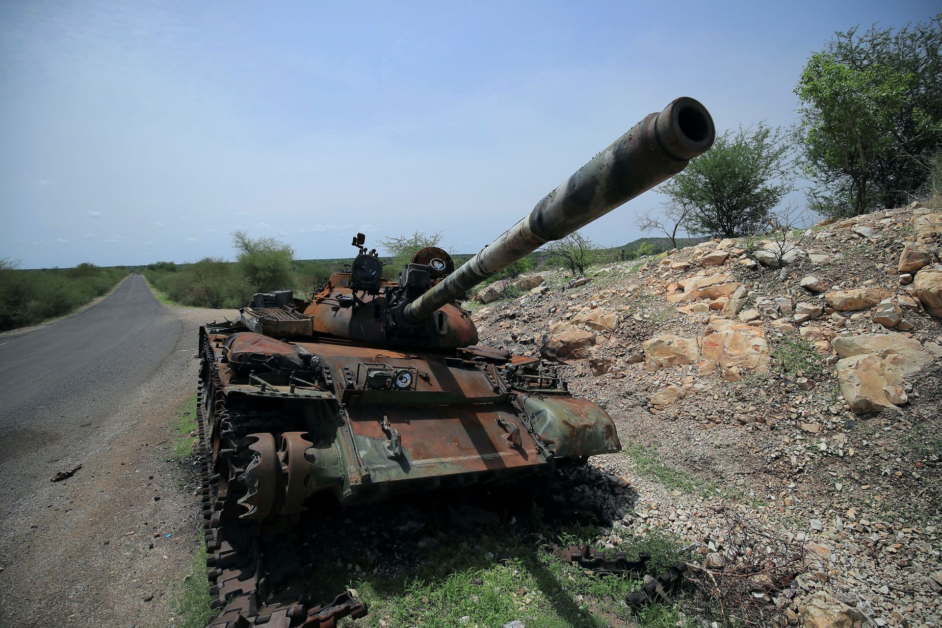 A tank damaged during the fighting between Ethiopia?s National Defense Force (ENDF) and Tigray Special Force stands on the outskirts of Humera town in Ethiopia July 1, 2021 Picture taken July 1, 2021 A tank damaged during the fighting between Ethiopia?s National Defense Force (ENDF) and Tigray Special Force stands on the outskirts of Humera town in Ethiopia July 1, 2021 Picture taken July 1, 2021 - Sputnik International, 1920, 17.09.2021