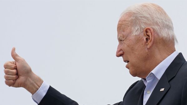 U.S. President Joe Biden gives a thumbs-up before departing from Miami International Airport on Air Force One, in Miami, Florida U.S., July 1, 2021 - Sputnik International