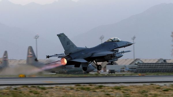 A U.S. Air Force F-16 Fighting Falcon aircraft takes off for a nighttime mission at Bagram Airfield, Afghanistan, August 22, 2017. Picture taken August 22, 2017.  - Sputnik International