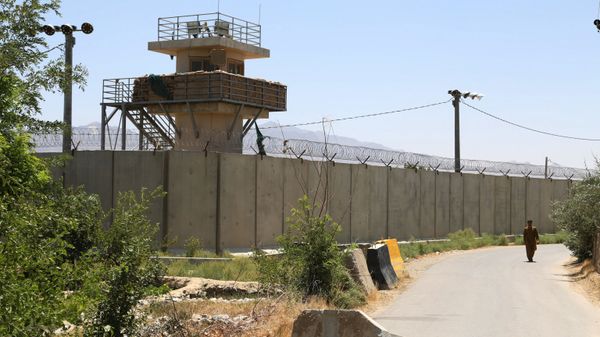 A man walks along a road outside Bagram Air Base, after all US and NATO troops left, some 70 Km north of Kabul on July 2, 2021. - Sputnik International