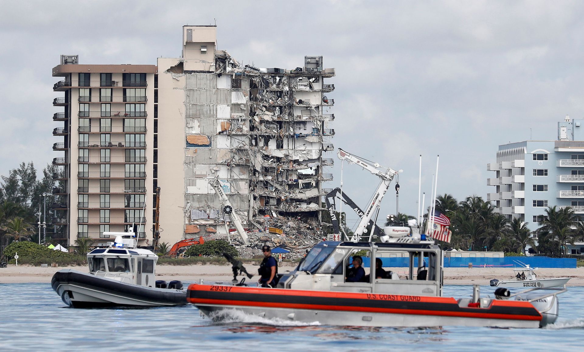 U.S. Coast Guard and Miami-Dade Police patrol as U.S. President Joe Biden visits the area while rescue efforts are halted at the site of a partially collapsed residential building in Surfside, near Miami Beach, Florida, U.S. July 1, 2021 U.S. Coast Guard and Miami-Dade Police patrol as U.S. President Joe Biden visits the area while rescue efforts are halted at the site of a partially collapsed residential building in Surfside, near Miami Beach, Florida, U.S. July 1, 2021 - Sputnik International, 1920, 07.09.2021