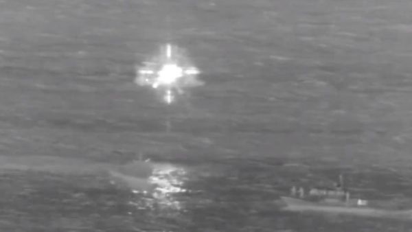 The USCG and Honolulu Fire Department rescued two people from a downed Boeing 737 - Sputnik International