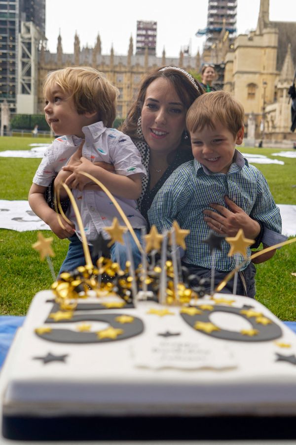 Partner of Wikileaks founder Julian Assange, Stella Moris, (C), with their children Gabriel (L) and Max. - Sputnik International