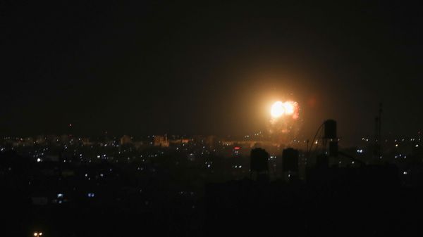 Smoke and flames are seen after an Israeli air strike in the northern Gaza Strip, June 17, 2021.  - Sputnik International