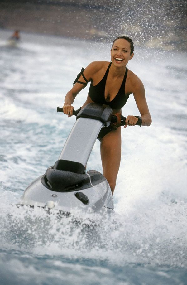 Bikini-clad Angelina Jolie in Lara Croft Tomb Raider: The Cradle of Life, 2003. - Sputnik International