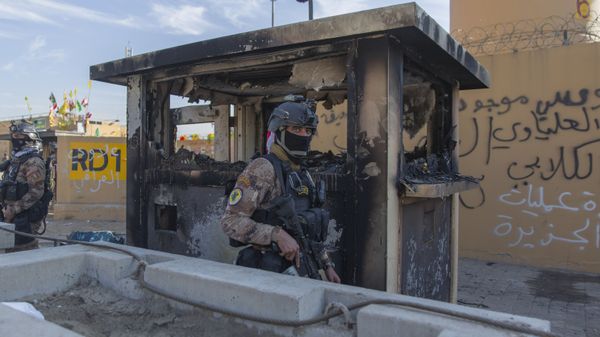 In this Jan. 1, 2020 file photo, Iraqi army soldiers are deployed in front of the U.S. embassy, in Baghdad, Iraq.  U.S. and Iraqi officials on Thursday, Dec. 3, say the U.S. is withdrawing some staff from its embassy in Baghdad, temporarily reducing personnel amid regional security concerns. - Sputnik International