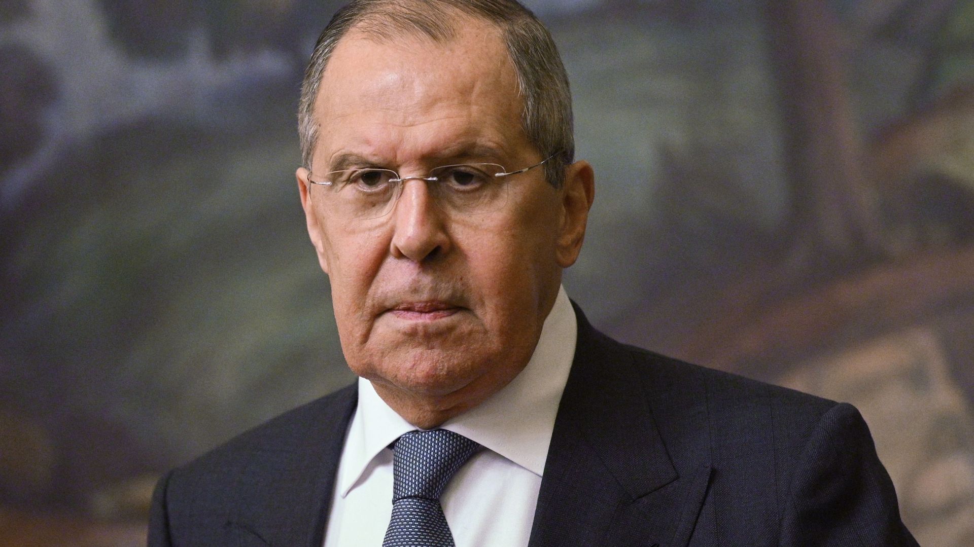 Russian Foreign Minister Sergei Lavrov at a press conference following a meeting in Moscow with the Minister of Foreign Affairs of the Kingdom of Bahrain Abdel Latyf bin Rashid Az-Zayani. Russian Foreign Minister Sergei Lavrov at a press conference following a meeting in Moscow with the Minister of Foreign Affairs of the Kingdom of Bahrain Abdel Latyf bin Rashid Az-Zayani. - Sputnik International, 1920, 07.05.2021