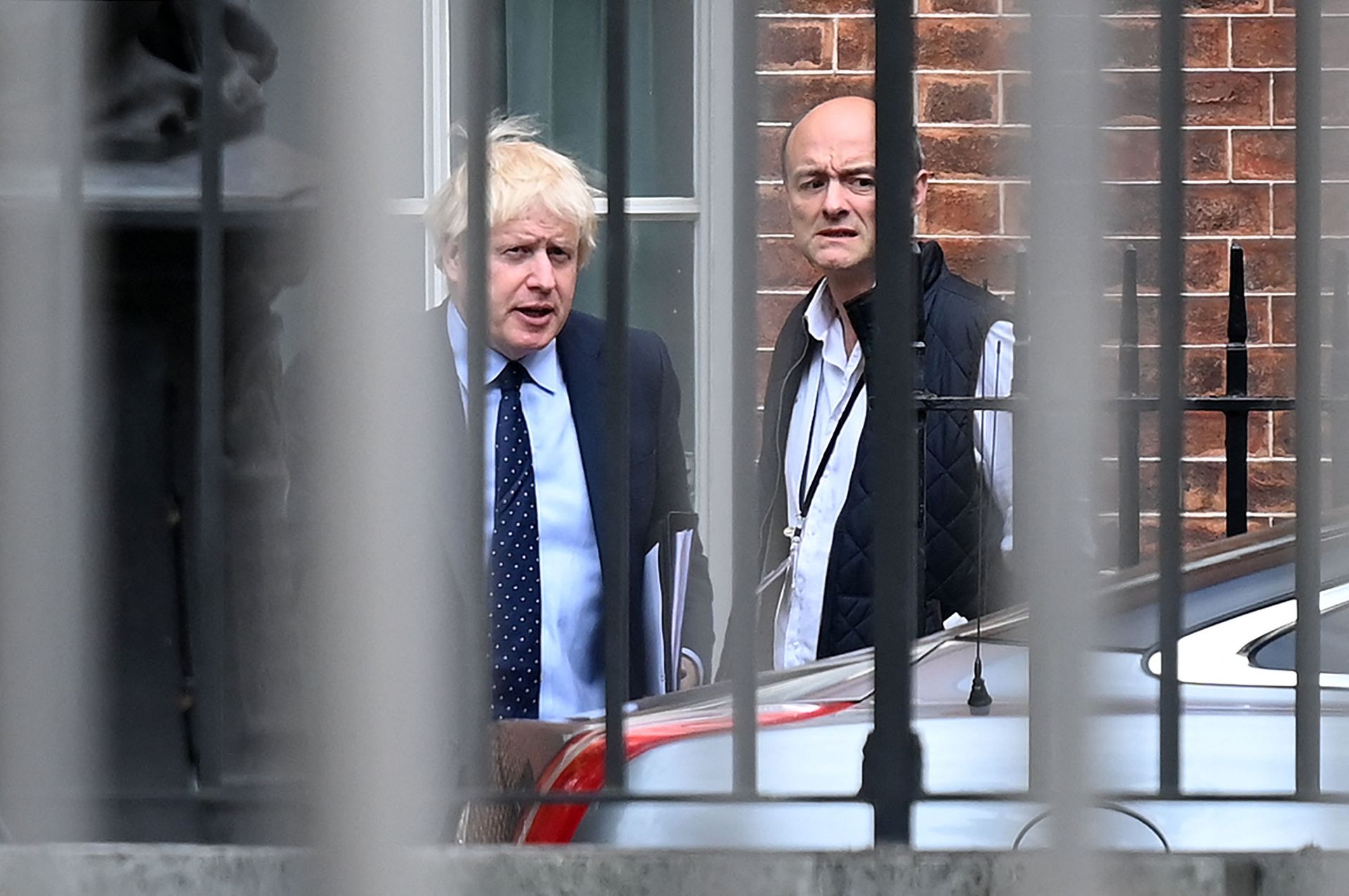 Britain's Prime Minister Boris Johnson (L) and his special advisor Dominic Cummings leave from the rear of Downing Street in central London on September 3, 2019, before heading to the Houses of Parliament Britain's Prime Minister Boris Johnson (L) and his special advisor Dominic Cummings leave from the rear of Downing Street in central London on September 3, 2019, before heading to the Houses of Parliament - Sputnik International, 1920, 15.12.2021