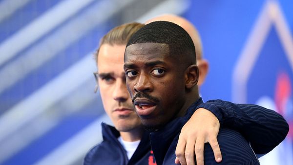 France's forward Antoine Griezmann (L) and France's forward Ousmane Dembele arrive for a training session at the Stade de France in Saint-Denis, north of Paris on June 7, 2021, on the eve of the friendly football match between France and Bulgaria - Sputnik International