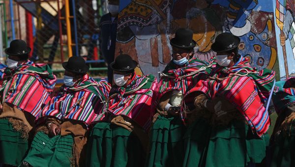 Aymara Indigenous women sit on the sidelines of a vaccination campaign against COVID-19 for people over age 50, on the border that connects  Desaguadero, Bolivia, with Desaguadero, Peru, Friday, May 21, 2021 - Sputnik International
