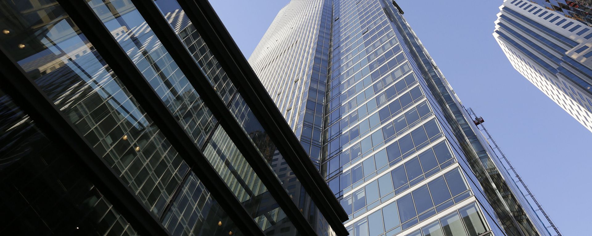 This Sept. 26, 2016 file photo shows the Millennium Tower in San Francisco. San Francisco building officials have issued another violation against the sinking Millennium Tower after city-ordered inspection crews found another cracked window. KNTV of San Jose reported Tuesday, Oct. 23, 2018, the latest cracked window was found during an inspection last week. The television station first reported a window cracked unexpectedly on the 36th floor of the troubled high-rise over Labor Day. (AP Photo/Eric Risberg, File) This Sept. 26, 2016 file photo shows the Millennium Tower in San Francisco. San Francisco building officials have issued another violation against the sinking Millennium Tower after city-ordered inspection crews found another cracked window. KNTV of San Jose reported Tuesday, Oct. 23, 2018, the latest cracked window was found during an inspection last week. The television station first reported a window cracked unexpectedly on the 36th floor of the troubled high-rise over Labor Day. (AP Photo/Eric Risberg, File) - Sputnik International, 1920, 12.01.2022
