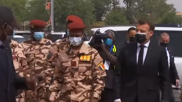 Mahamat Idriss Deby Itno, the head of Chad's Military Transition Council, and French President Emmanuel Macron meet at the Elysee Palace in Paris on July 4, 2021 - Sputnik International