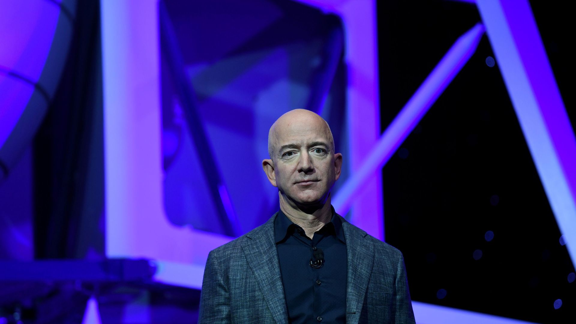 Founder, Chairman, CEO and President of Amazon Jeff Bezos unveils his space company Blue Origin's space exploration lunar lander rocket called Blue Moon during an unveiling event in Washington, U.S., May 9, 2019. - Sputnik International, 1920, 07.07.2021