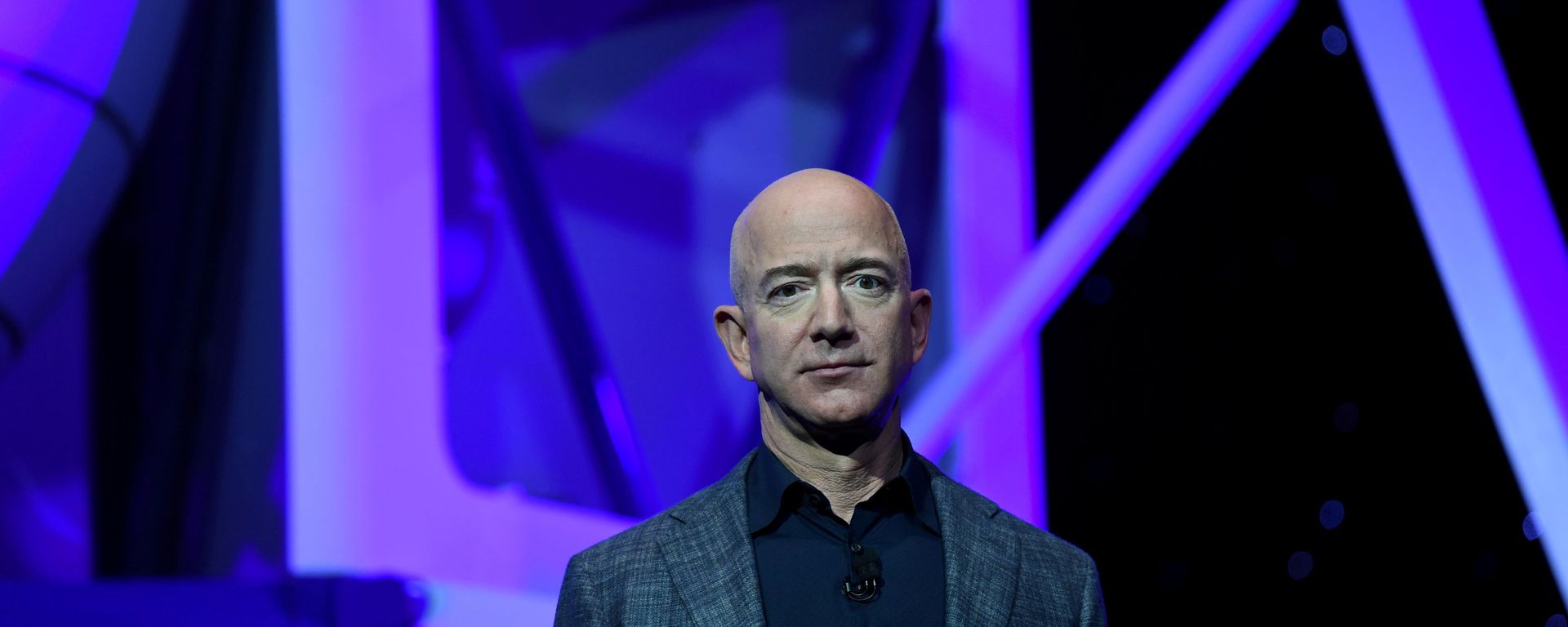 Founder, Chairman, CEO and President of Amazon Jeff Bezos unveils his space company Blue Origin's space exploration lunar lander rocket called Blue Moon during an unveiling event in Washington, U.S., May 9, 2019. Founder, Chairman, CEO and President of Amazon Jeff Bezos unveils his space company Blue Origin's space exploration lunar lander rocket called Blue Moon during an unveiling event in Washington, U.S., May 9, 2019. - Sputnik International, 1920, 12.12.2021