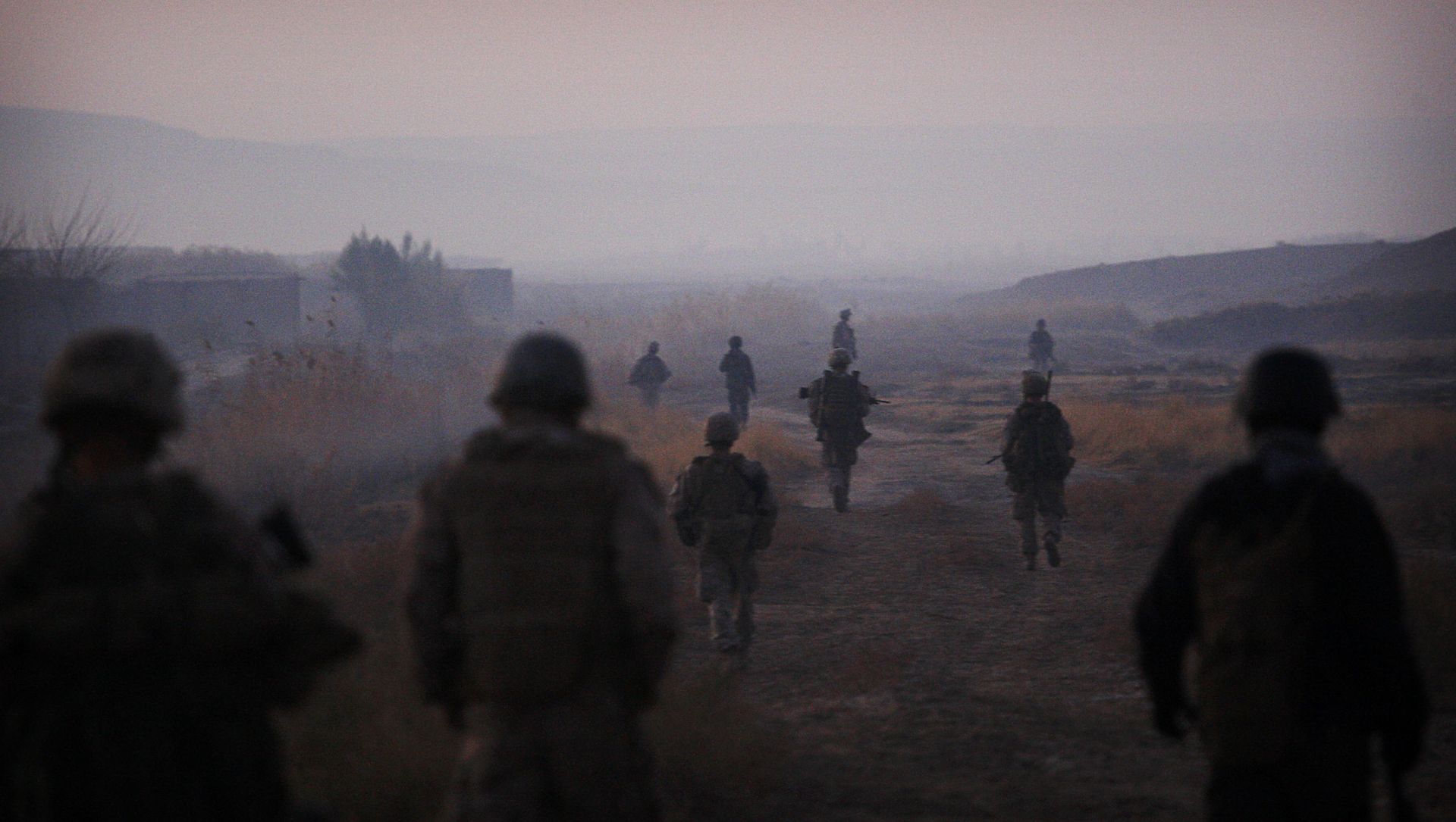 United States Marines from the 2nd Battalion 2nd Marines Warlords and Afghan National Army soldiers walk in formation during an operation in the Garmsir district of the volatile Helmand province, southern Afghanistan, Wednesday, Dec. 23, 2009 - Sputnik International, 1920, 09.07.2021