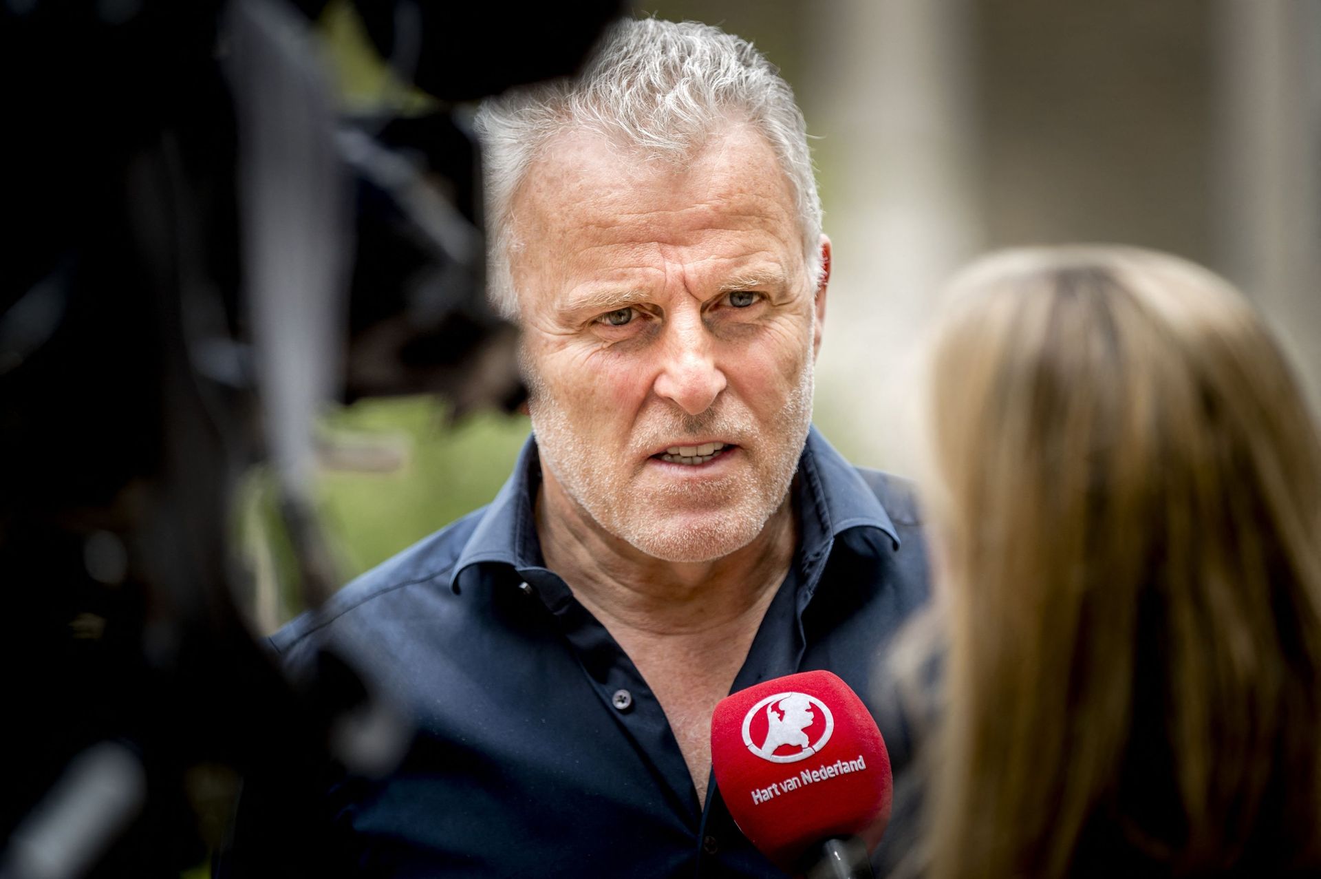In this photograph taken on May 24, 2017, Dutch crime reporter Peter R. de Vries speaks with media representatives in Arnhem. - A well-known Dutch crime reporter was rushed to hospital with gunshot wounds on July 6, 2021 In this photograph taken on May 24, 2017, Dutch crime reporter Peter R. de Vries speaks with media representatives in Arnhem. - A well-known Dutch crime reporter was rushed to hospital with gunshot wounds on July 6, 2021 - Sputnik International, 1920, 07.09.2021